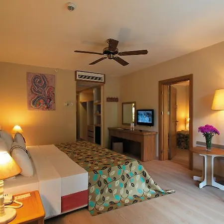 Готель Defne Star 4*