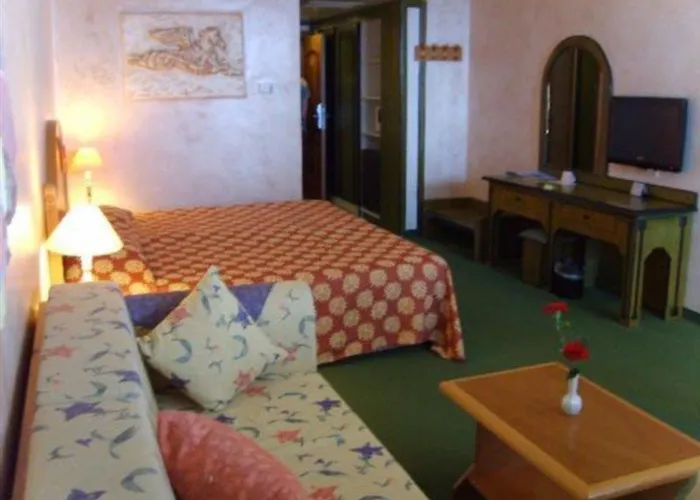 Отель Defne Star 4*